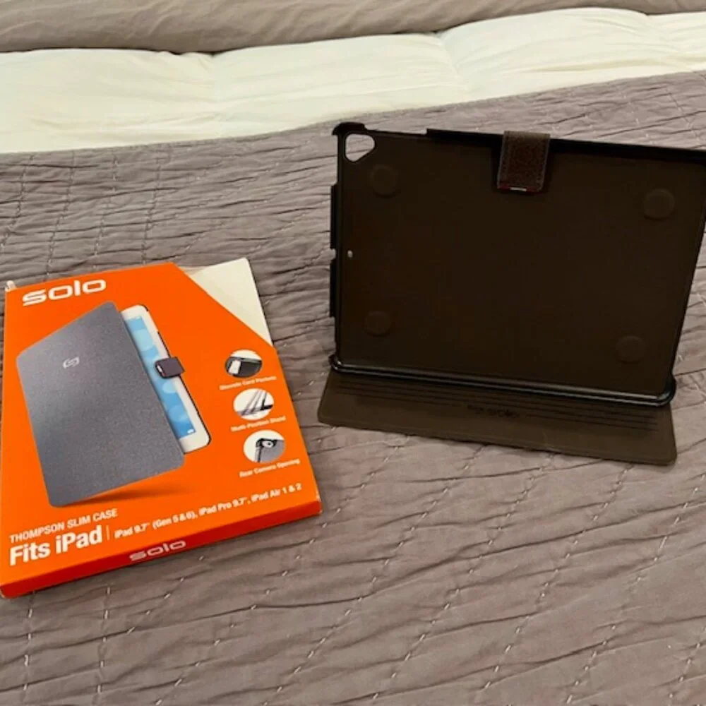 Solo New York, Thompson Air Slim iPad Case, Grey & Black.